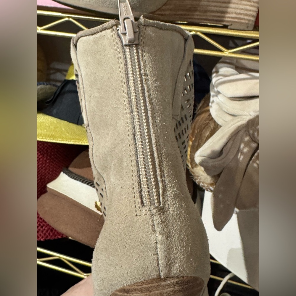 Amazing CROWN VINTAGE heeled booties // 8.5 - Picture 5 of 7